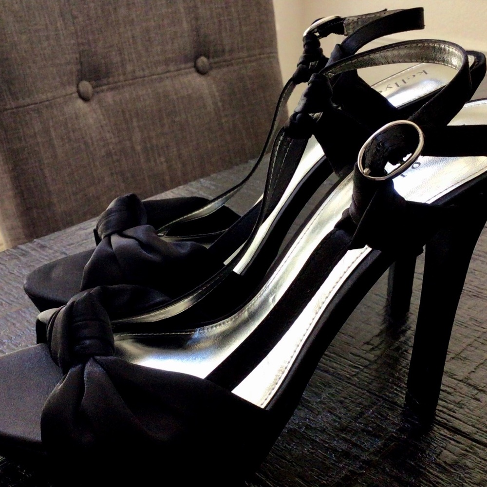 Kelly & Katie Black Pumps!